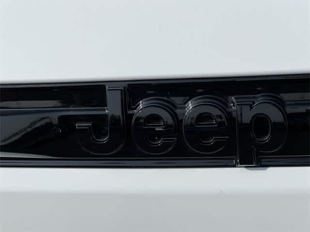 2025 Jeep Grand Cherokee Laredo 11
