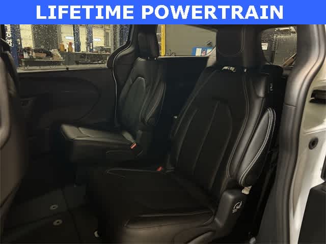 Thumbnail: 2026 Chrysler Pacifica - 17