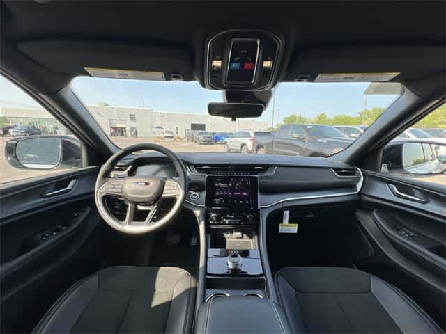 2025 Jeep Grand Cherokee Laredo 14