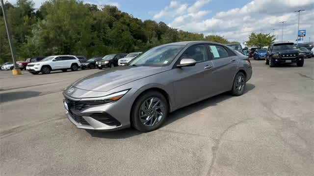 Thumbnail: 2024 Hyundai Elantra - 4