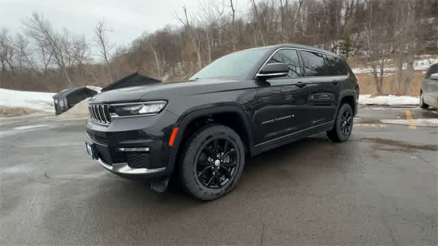 Thumbnail: 2022 Jeep Grand Cherokee - 4