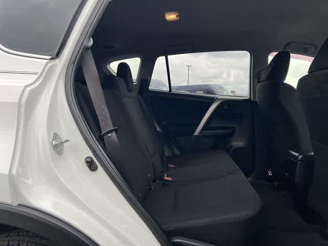 Thumbnail: 2018 Toyota RAV4 - 26