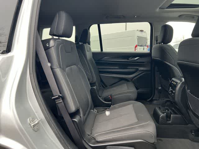 Thumbnail: 2023 Jeep Grand Cherokee - 18