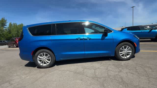 Thumbnail: 2027 Chrysler Pacifica - 9