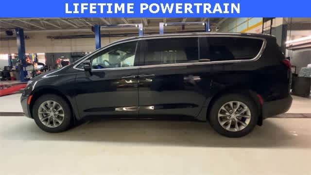 Thumbnail: 2026 Chrysler Pacifica - 5