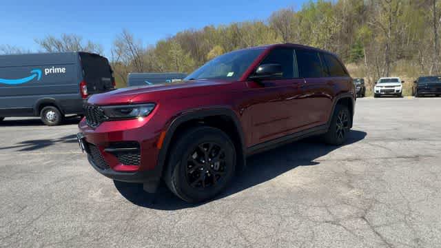 Thumbnail: 2025 Jeep Grand Cherokee - 4
