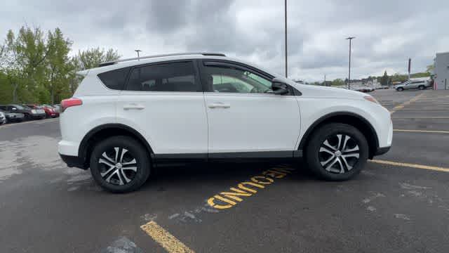 Thumbnail: 2018 Toyota RAV4 - 9