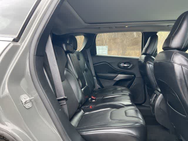 Thumbnail: 2019 Jeep Cherokee - 14