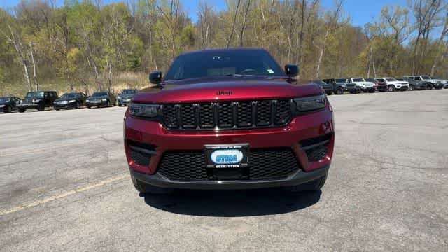 Thumbnail: 2025 Jeep Grand Cherokee - 3