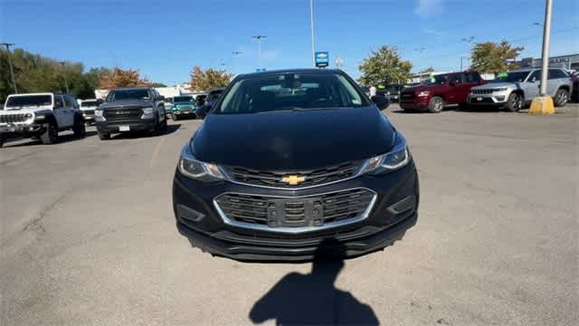 Thumbnail: 2017 Chevrolet Cruze - 3