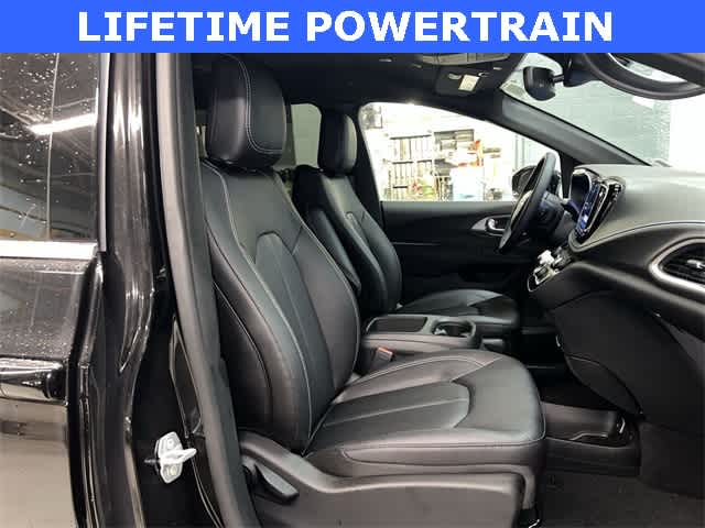 Thumbnail: 2026 Chrysler Pacifica - 19