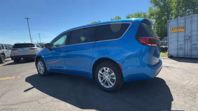 Thumbnail: 2027 Chrysler Pacifica - 6