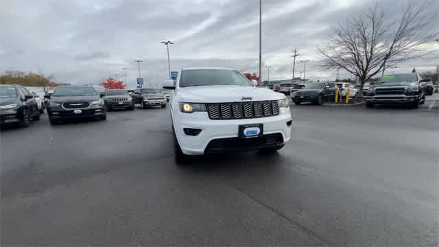 Thumbnail: 2018 Jeep Grand Cherokee - 3