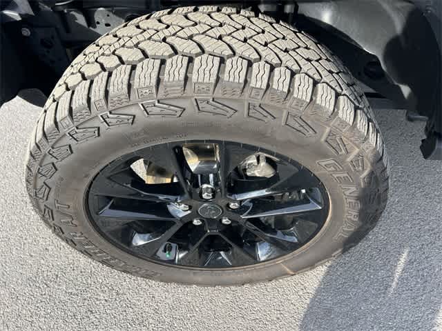 Thumbnail: 2025 Jeep Gladiator - 12