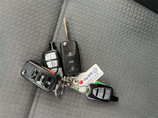 Thumbnail: 2017 Volkswagen Jetta - 25