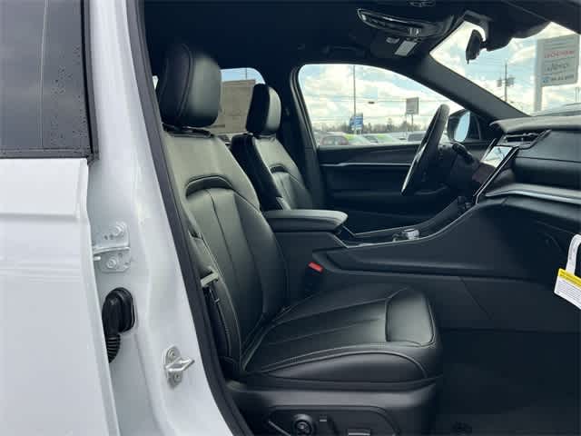 Thumbnail: 2025 Jeep Grand Cherokee - 19