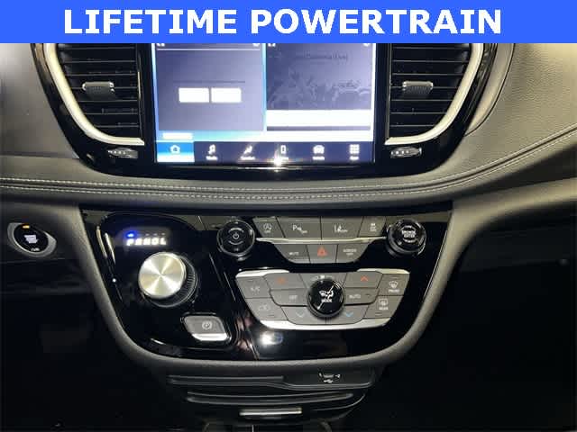 Thumbnail: 2026 Chrysler Pacifica - 21