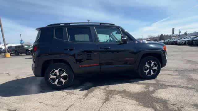 Thumbnail: 2022 Jeep Renegade - 9