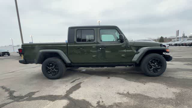 Thumbnail: 2022 Jeep Gladiator - 9