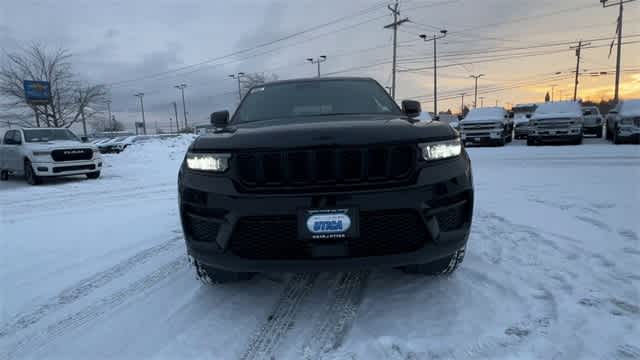 Thumbnail: 2025 Jeep Grand Cherokee - 3