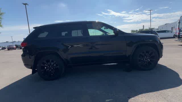 Thumbnail: 2017 Jeep Grand Cherokee - 8