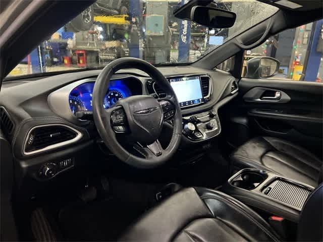 Thumbnail: 2023 Chrysler Pacifica - 10