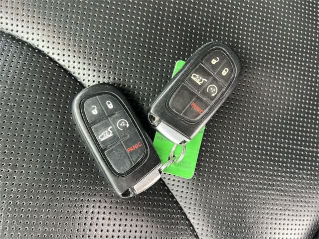 Thumbnail: 2019 Jeep Cherokee - 25