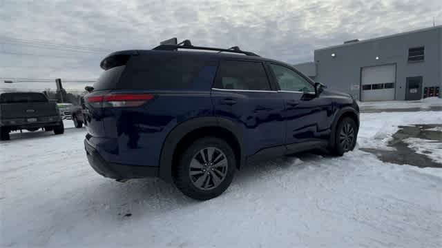 Thumbnail: 2022 Nissan Pathfinder - 8