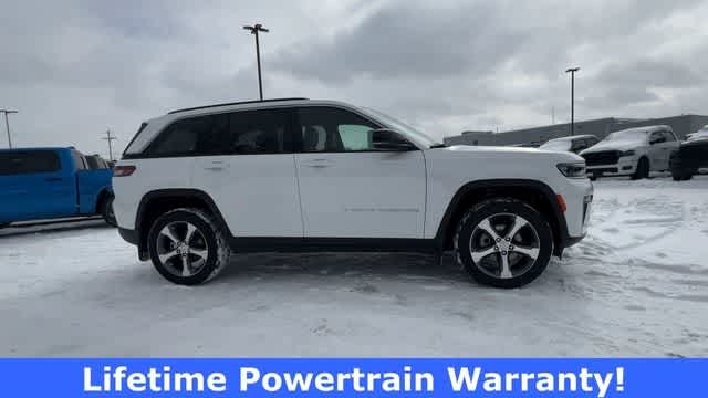 Thumbnail: 2026 Jeep Grand Cherokee - 9