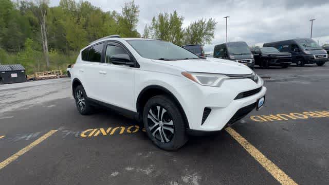 Thumbnail: 2018 Toyota RAV4 - 2