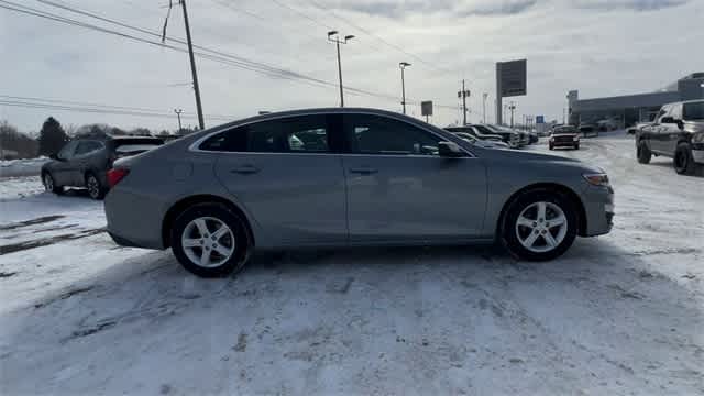 Thumbnail: 2023 Chevrolet Malibu - 9