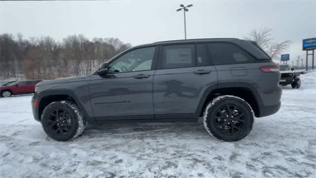 Thumbnail: 2025 Jeep Grand Cherokee - 5