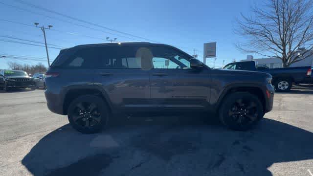 Thumbnail: 2023 Jeep Grand Cherokee - 9