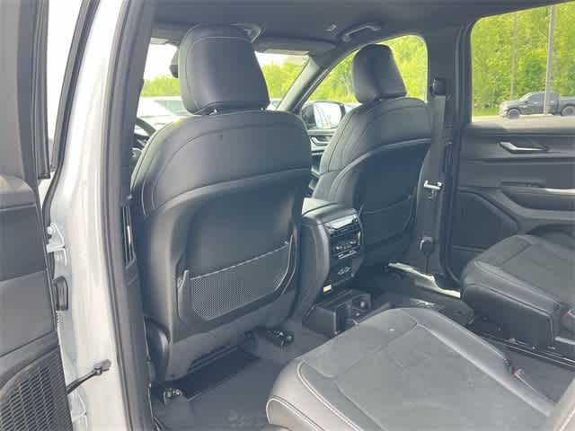 2025 Jeep Grand Cherokee L Laredo 16