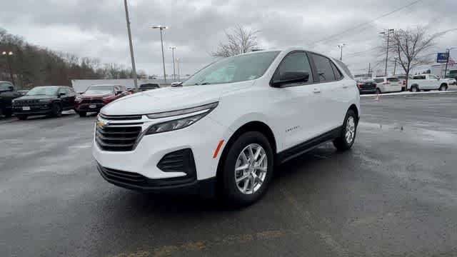 Thumbnail: 2022 Chevrolet Equinox - 4