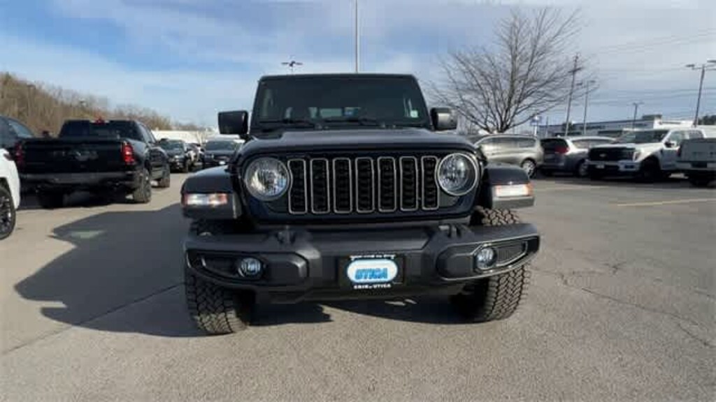Used 2025 Jeep Gladiator Sport Truck Crew Cab