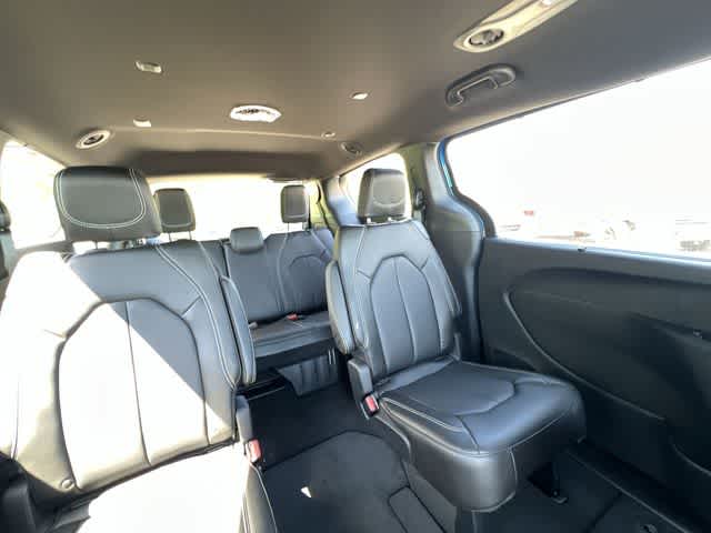 Thumbnail: 2027 Chrysler Pacifica - 15