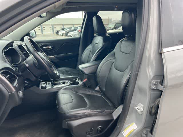 Thumbnail: 2019 Jeep Cherokee - 11