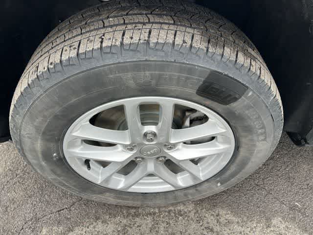 Thumbnail: 2023 Jeep Grand Cherokee - 12