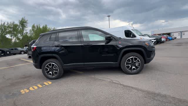Thumbnail: 2026 Jeep Compass - 9