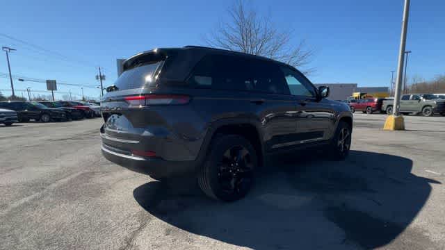 Thumbnail: 2023 Jeep Grand Cherokee - 8