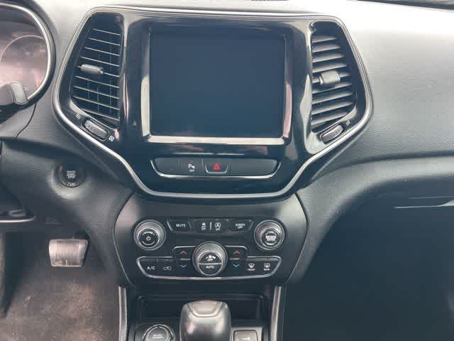 Thumbnail: 2019 Jeep Cherokee - 17