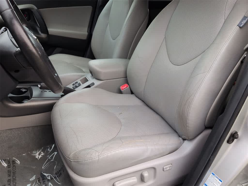 Thumbnail: 2011 Toyota RAV4 - 17