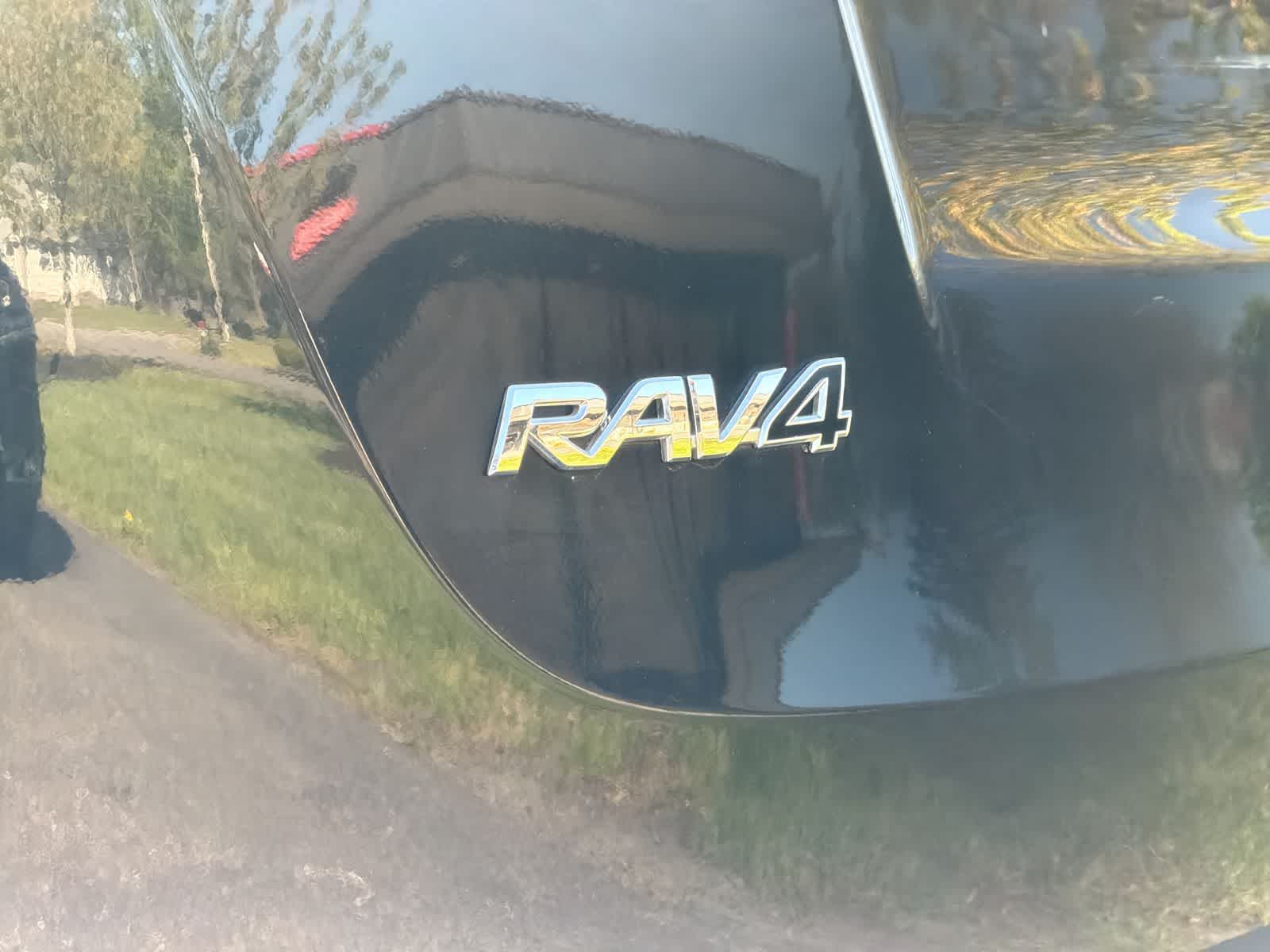 Thumbnail: 2015 Toyota RAV4 - 13