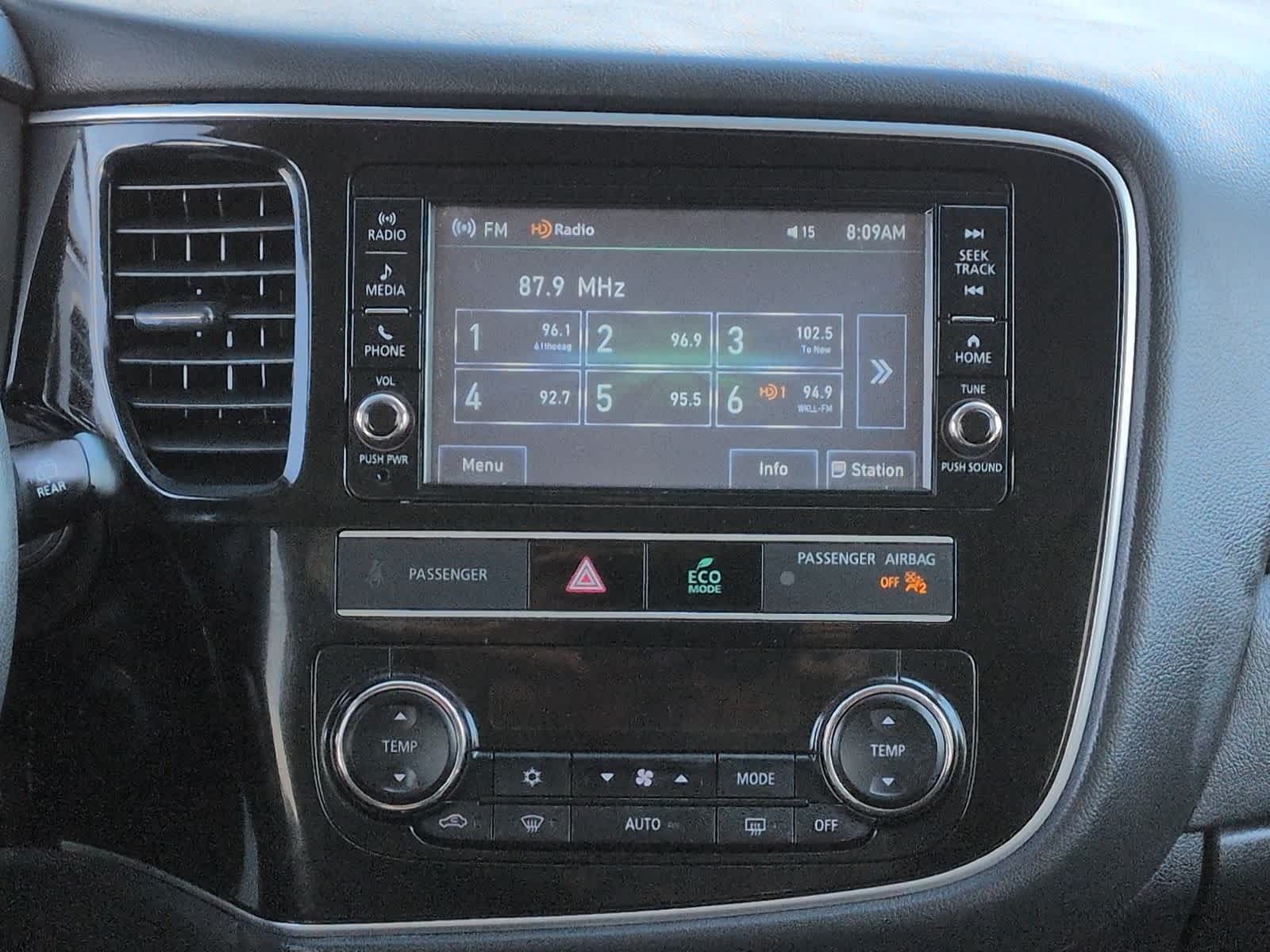 Thumbnail: 2019 Mitsubishi Outlander - 28