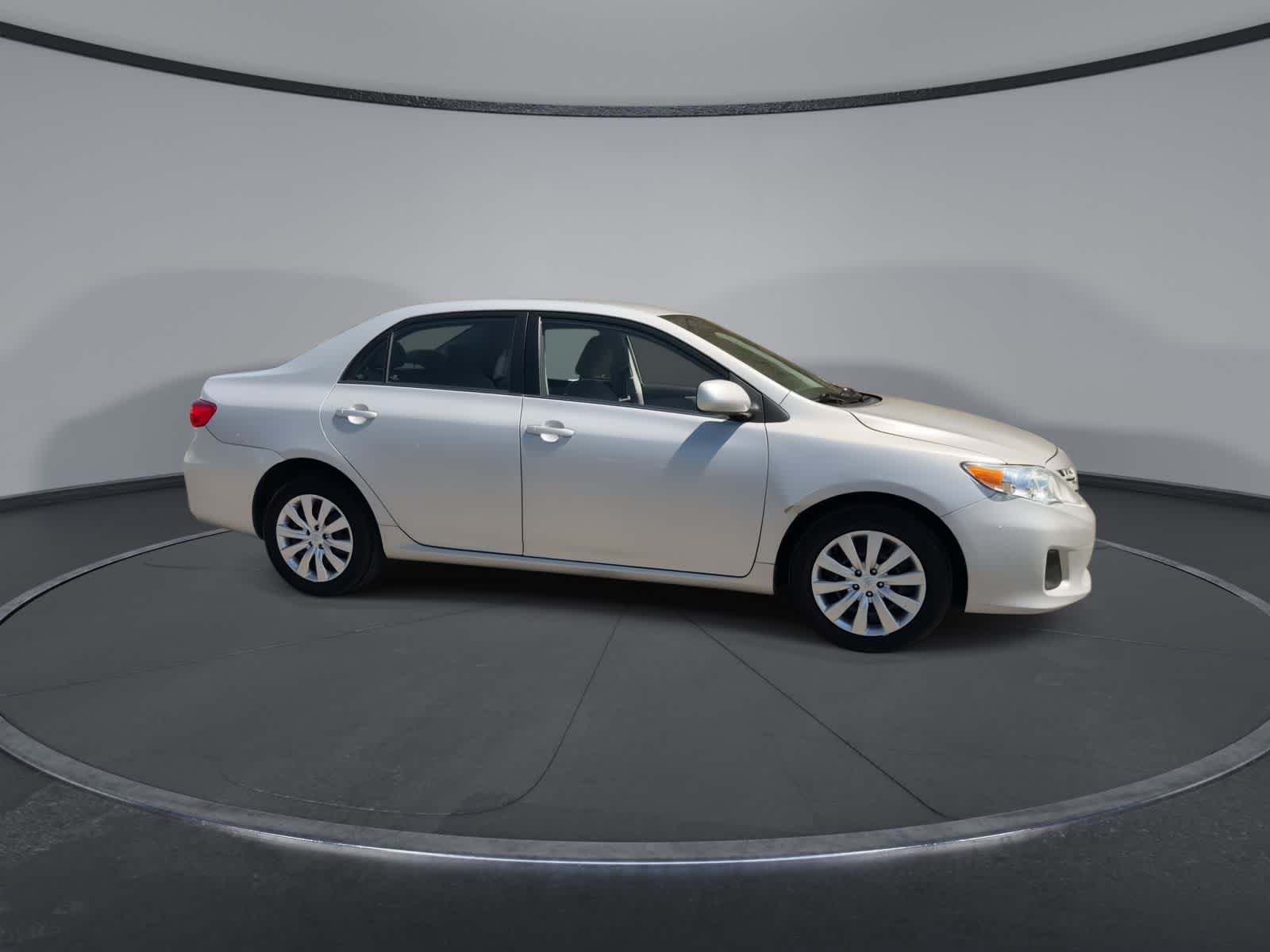 Thumbnail: 2013 Toyota Corolla - 9