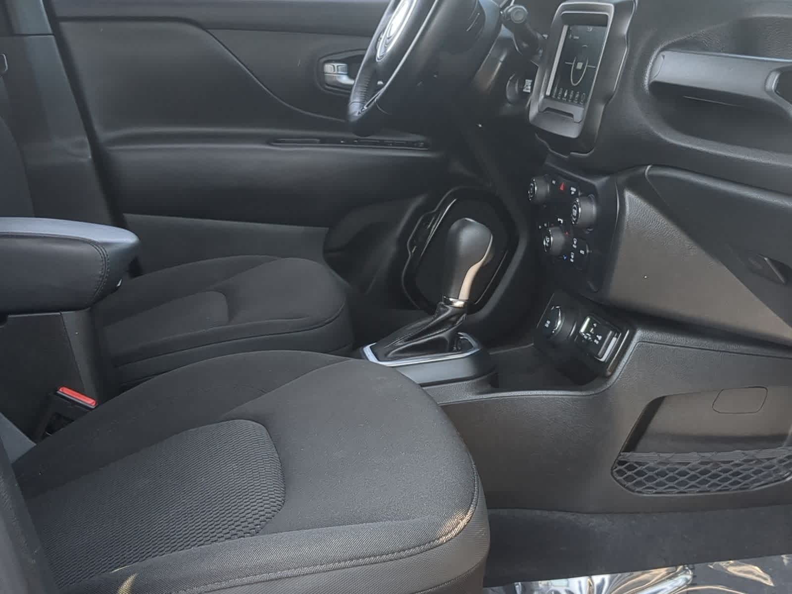 Thumbnail: 2020 Jeep Renegade - 22