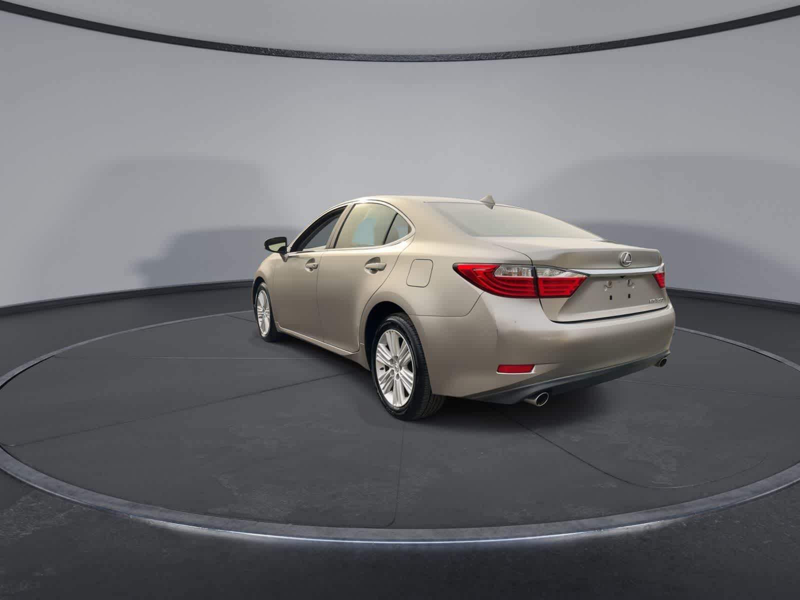 Thumbnail: 2015 Lexus ES - 6