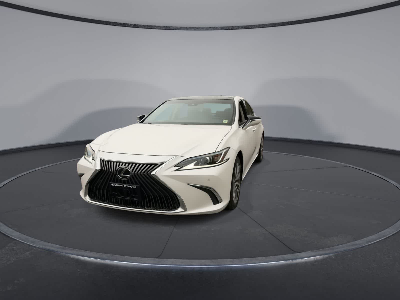 Thumbnail: 2021 Lexus ES - 3