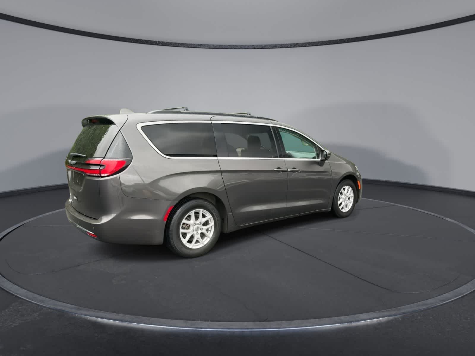 Thumbnail: 2022 Chrysler Pacifica - 8